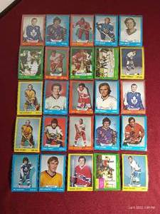 lot 169 image: (25) 1973-74 Topps Hockey Cards
