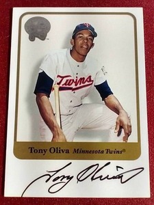 lot 173 image: 2001 Fleer Greats of the Game Tony Oliva Autograph