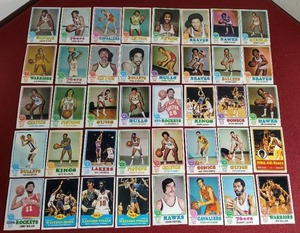 lot 226 image: (40) 1973-74 Topps Basketball Cards - Higher Grade