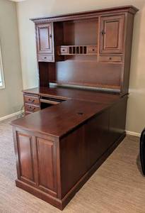 lot 20 image: UL - Golden Oak Desk  Hutch Combo