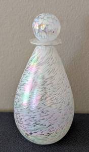 lot 34 image: UL -Vintage Irice Art Glass Perfume Bottle - Iridescent Finish