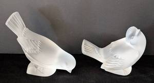 lot 38 image: Pair of Frosted Lalique France Bird Figurines