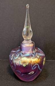 lot 54 image: K - Vintage Vandermark Art Glass Perfume Bottle - Iridescent Purple with Floral Motifs