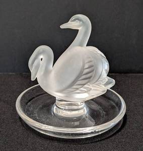 lot 102A image: K - Lalique Deux Cygnes Swan Ring Holder Dish - Signed Lalique France