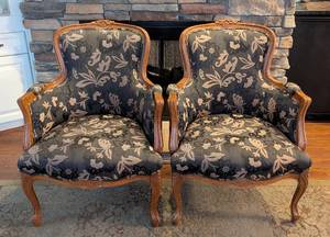lot 106 image: K - Pair of Vintage Floral Pattern Upholstered Armchairs