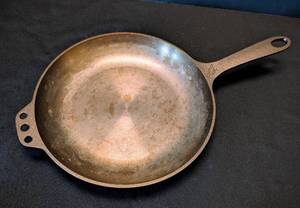 lot 161 image: ML - Smithey Ironware 10-Inch Cast Iron Skillet