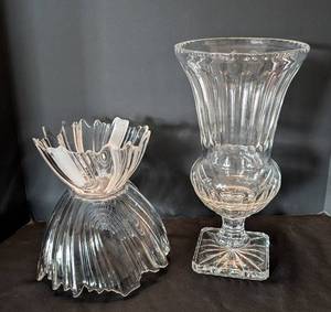 lot 221 image: ML - Crystal Vase with 3 Matching Bowls - Unmarked Clear Glass Centerpiece