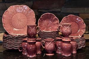 lot 142H image: K - Vintage Lotus by Metlox Poppytrail Set 13 Dinner Plates, 12 Bowls, 9 Mugs