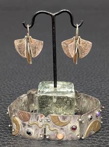 lot 293 image: Sterling Silver Earrings & Bracelet Set - Hammered Panels with Cabochons