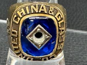 lot 15D image: China and Glass United Signet 10K Ring - 22.33 g - Blue Glass Cabochon (Center Stone Missing)