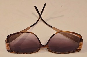 lot 194K image: LR - Vintage Laura Biagiotti Sunglasses - P 78S CT7 - Vintage Made in Italy