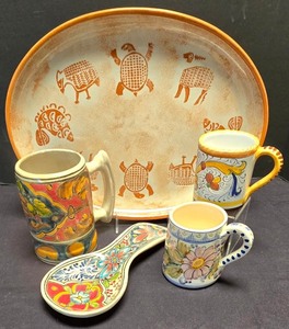 lot 250K image: LR - Savironda Mexican Ceramic Set Terracotta Platter, Spoon Rest, Mugs & D.A. Mano Italian Mug