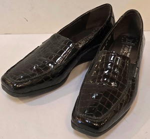 lot 252K image: LR - Mephisto AirJet Crocodile-Texture Leather Loafers - Black - Made in Portugal