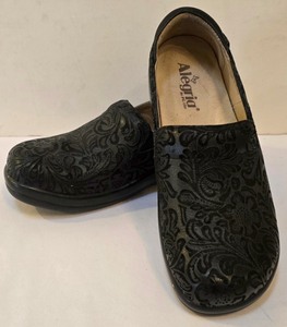 lot 253K image: LR - Alegria KEL-431 Slip-On Shoes - Leather Upper, Black Floral Embossed - EU 40  US 9