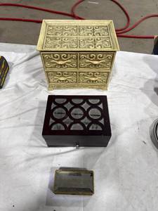 lot 1137 image: Brass and Blue Glass Box