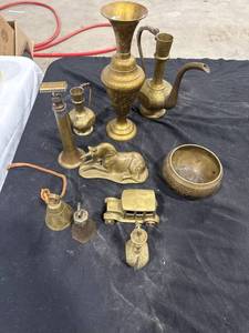 lot 1138 image: Assorted Brass Decorative Items