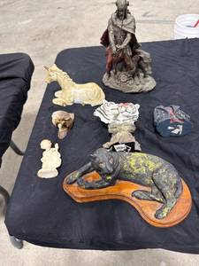 lot 1143 image: Assorted Decorative Figurines Lot