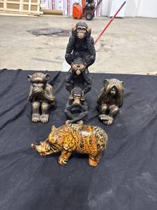 lot 1144 image: Animal Figurine Lot