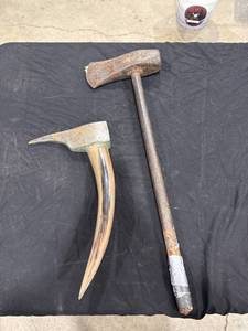 lot 1157 image: Sledgehammer and Pickaxe Tools