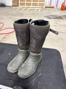 lot 1179 image: LaCrosse AeroHead Sport Boots