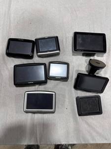lot 1192 image: Lot of 8 GPS Navigation Units