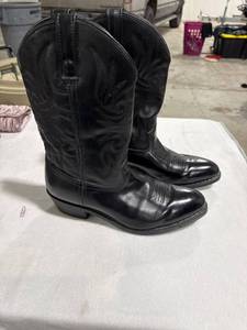lot 1196 image: Laredo Mens Black Cowboy Boots