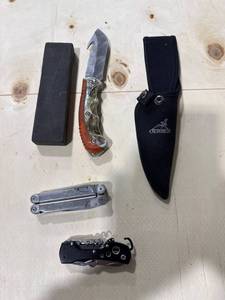 lot 1202 image: Utility Knife and Multi-Tool Lot