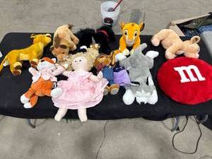 lot 1204 image: Assorted Plush Toy Lot