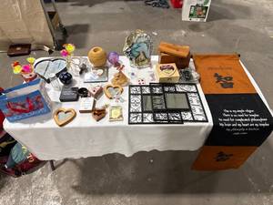 lot 1220 image: Mixed Lot of Decorative Items