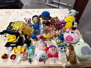 lot 1221 image: Assorted Plush Toys & Novelties