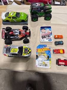 lot 1227 image: Toy Vehicle & Game Lot