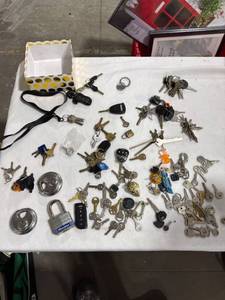 lot 1232 image: Assorted Keys and Padlocks Lot