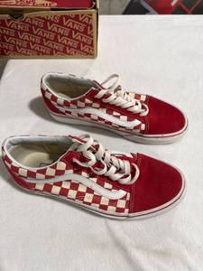 lot 1235 image: Vans Old Skool Sneakers
