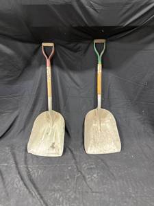 lot 1246 image: Pair of D-Handle Shovels