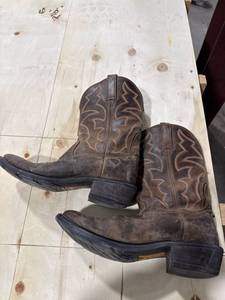 lot 1249 image: Ariat Brown Leather Cowboy Boots