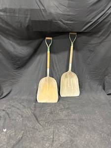 lot 1271 image: Two D-Handle Shovels