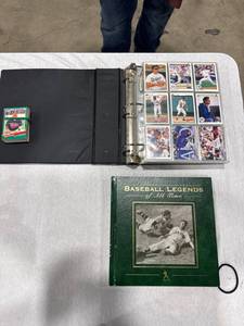 lot 1291 image: Baseball Card Collection & Book