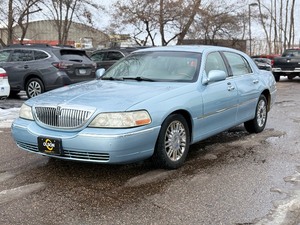 lot 24 image: 2009 LINCOLN TOWN CAR SIGNATURE LIMITED (NO RESERVE)