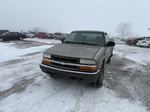 lot 14 image: 2001 Chevrolet S10