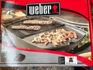 lot 193 image: WEBER GRIDDLEGRILL GRATES, NEW #6506