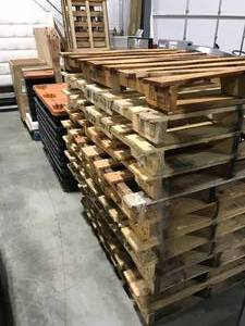 lot 25 image: 11 WOOD PALLETS