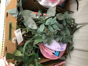 lot 89 image: ASSORTED CRAFT BOX