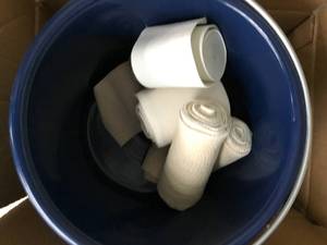 lot 106 image: BOX ASSORTED ANIMAL FIRST AID ITEMS