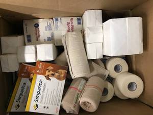 lot 108 image: BOX ASSORTED ANIMAL FIRST AID ITEMS