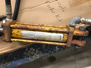 lot 113 image: MONARCH INDUSTRIES HYDRALIC CYLINDER