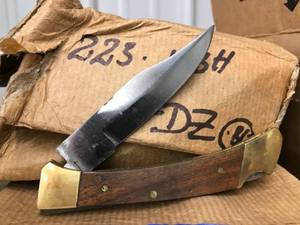 lot 61 image: 2 DOZEN FOLD UP KNIVES WITH CASES