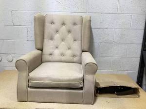 lot 139 image: Beige Chair