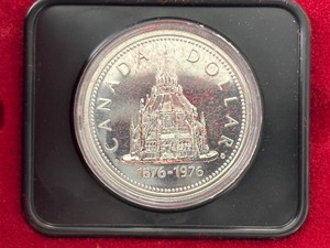 lot 38 image: 1976 Canada Silver Dollar