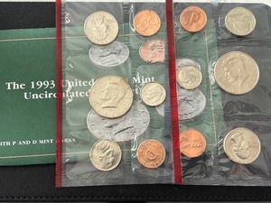 lot 71 image: 1993 P & D Mint Set