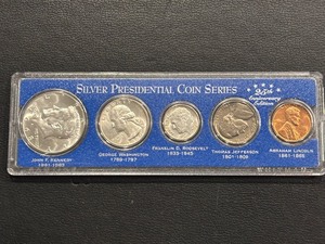 lot 58 image: Presidential Coin Set